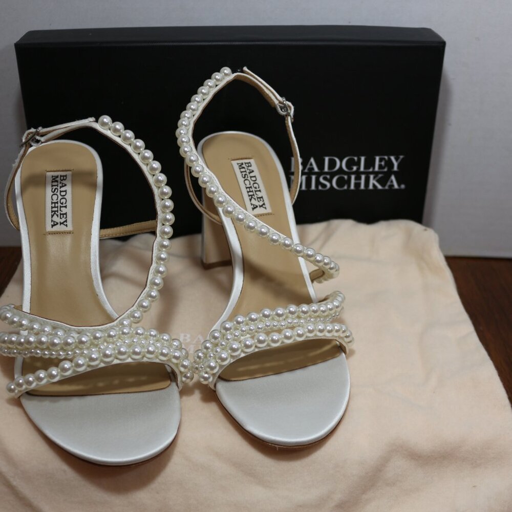 Badgley White Mischka Amora Pearl Strap Block Heels.